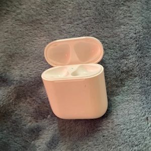 I’m selling AirPods case just the case for 70 no box